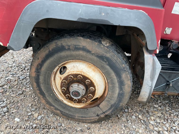 image for item MM9363 2000 Mack RD688S  roll-off container truck