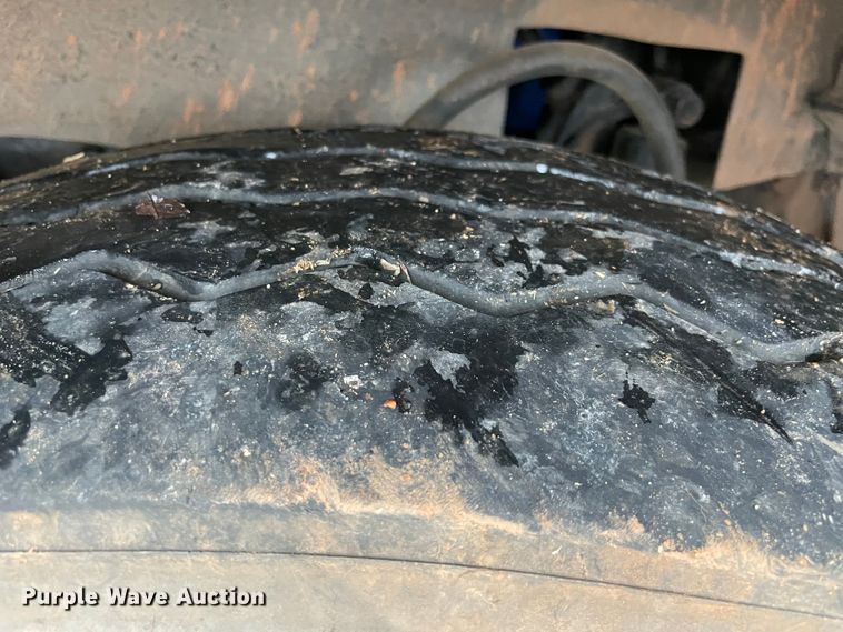 image for item MM9363 2000 Mack RD688S  roll-off container truck