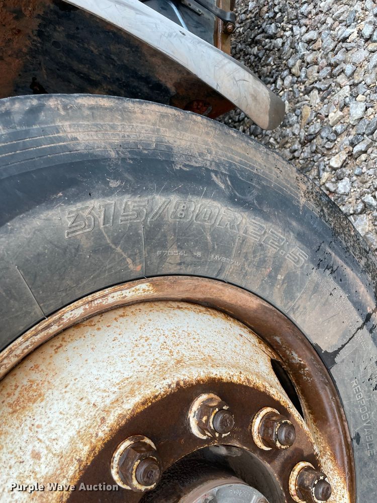 image for item MM9363 2000 Mack RD688S  roll-off container truck