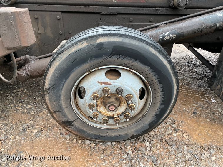 image for item MM9363 2000 Mack RD688S  roll-off container truck