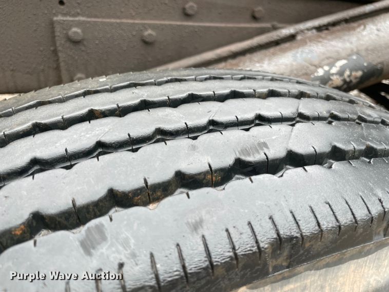 image for item MM9363 2000 Mack RD688S  roll-off container truck