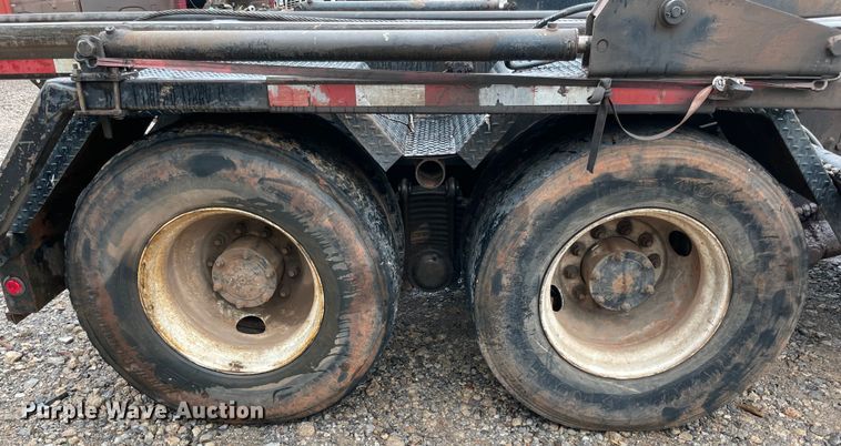 image for item MM9363 2000 Mack RD688S  roll-off container truck