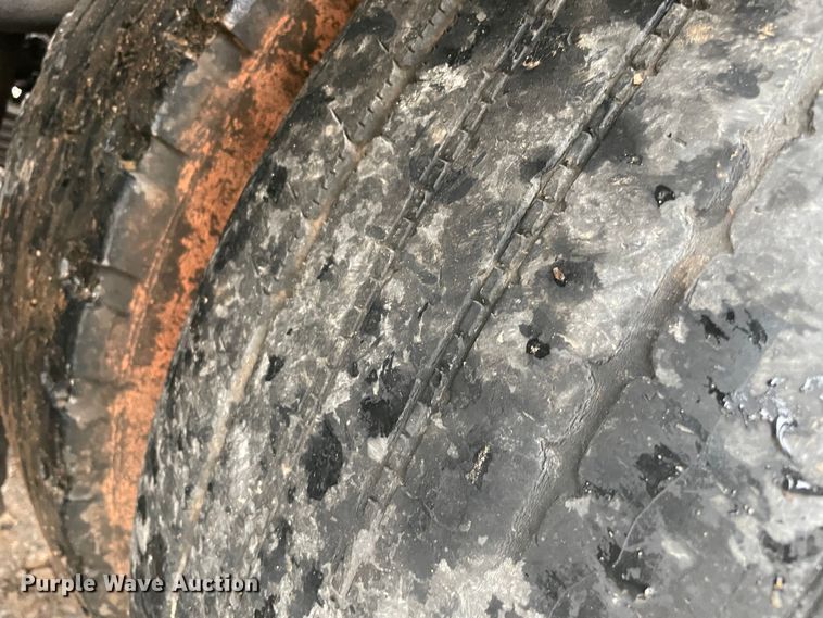 image for item MM9363 2000 Mack RD688S  roll-off container truck