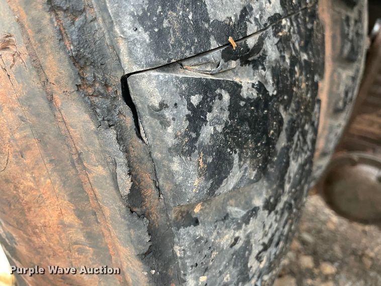 image for item MM9363 2000 Mack RD688S  roll-off container truck