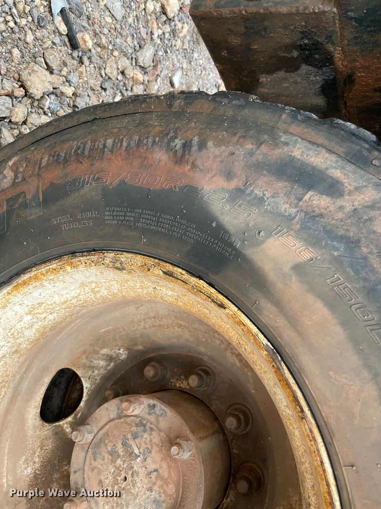 image for item MM9363 2000 Mack RD688S  roll-off container truck