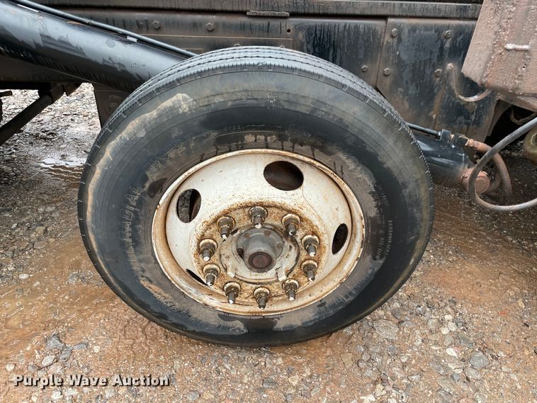 image for item MM9363 2000 Mack RD688S  roll-off container truck