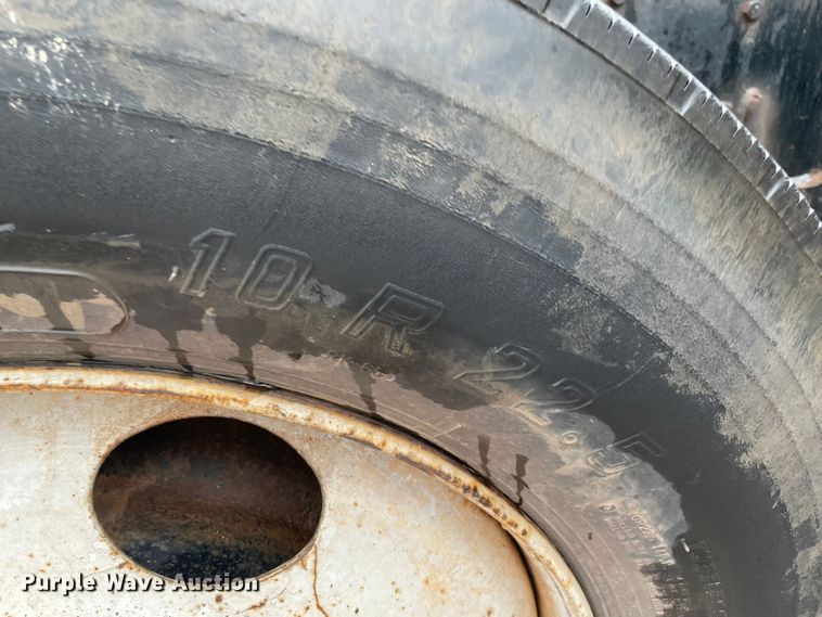 image for item MM9363 2000 Mack RD688S  roll-off container truck