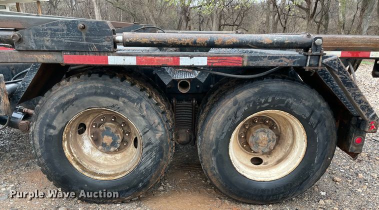 image for item MM9363 2000 Mack RD688S  roll-off container truck