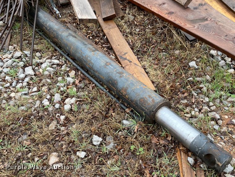 image for item MM9363 2000 Mack RD688S  roll-off container truck