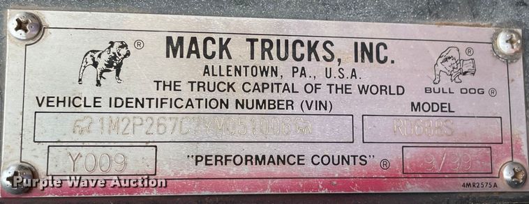image for item MM9363 2000 Mack RD688S  roll-off container truck