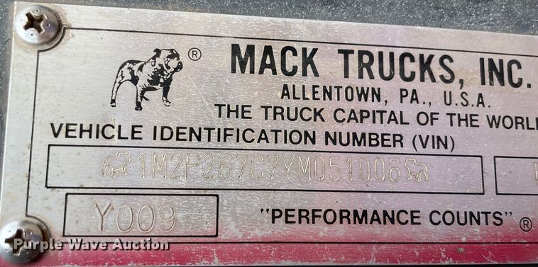 image for item MM9363 2000 Mack RD688S  roll-off container truck
