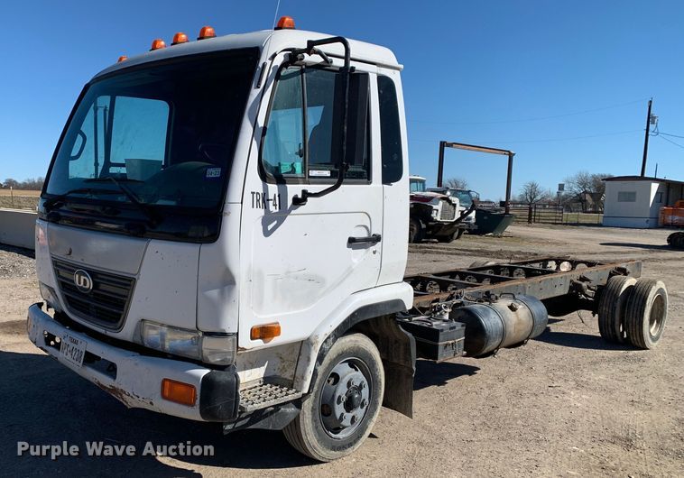 image for item MM9747 2005 UD Nissan UD1800CS  truck cab and chassis