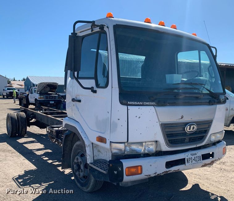 image for item MM9747 2005 UD Nissan UD1800CS  truck cab and chassis
