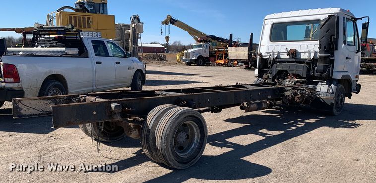 image for item MM9747 2005 UD Nissan UD1800CS  truck cab and chassis