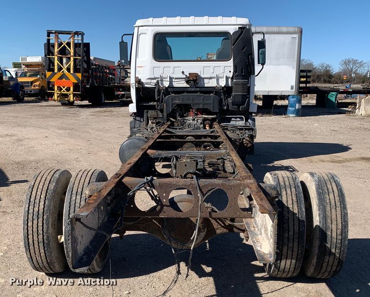 image for item MM9747 2005 UD Nissan UD1800CS  truck cab and chassis