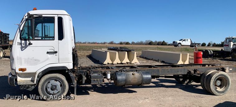 image for item MM9747 2005 UD Nissan UD1800CS  truck cab and chassis
