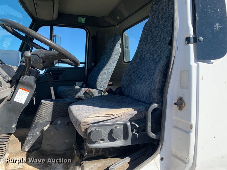 image for item MM9747 2005 UD Nissan UD1800CS  truck cab and chassis