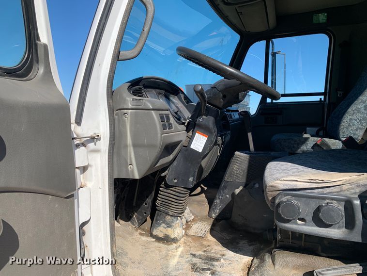 image for item MM9747 2005 UD Nissan UD1800CS  truck cab and chassis