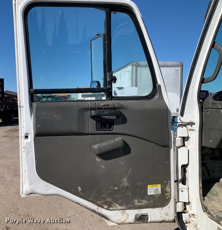 image for item MM9747 2005 UD Nissan UD1800CS  truck cab and chassis