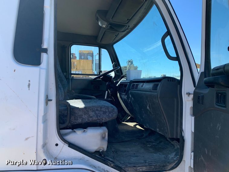 image for item MM9747 2005 UD Nissan UD1800CS  truck cab and chassis