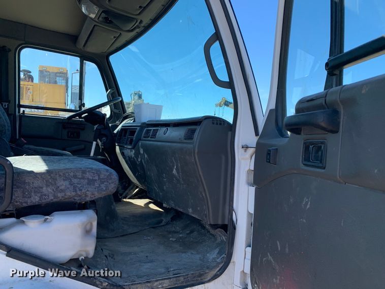 image for item MM9747 2005 UD Nissan UD1800CS  truck cab and chassis