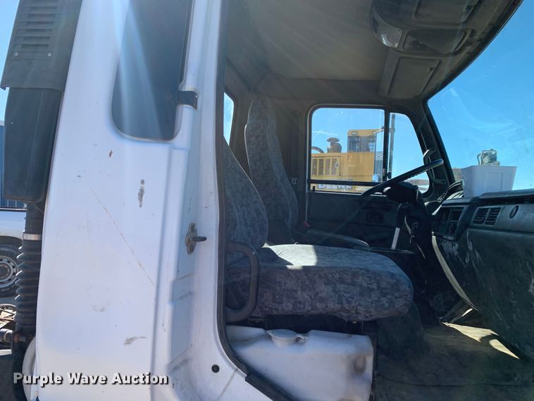 image for item MM9747 2005 UD Nissan UD1800CS  truck cab and chassis