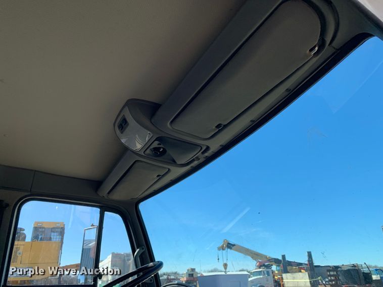 image for item MM9747 2005 UD Nissan UD1800CS  truck cab and chassis