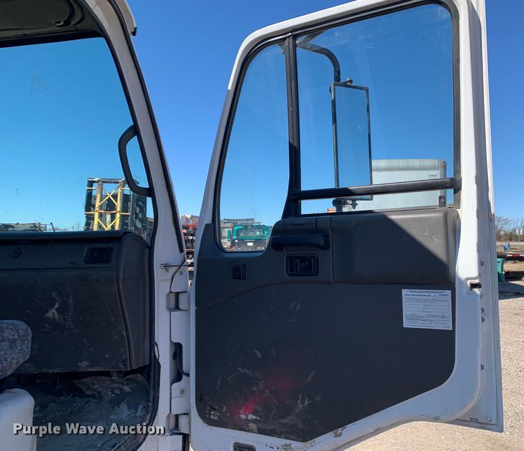 image for item MM9747 2005 UD Nissan UD1800CS  truck cab and chassis