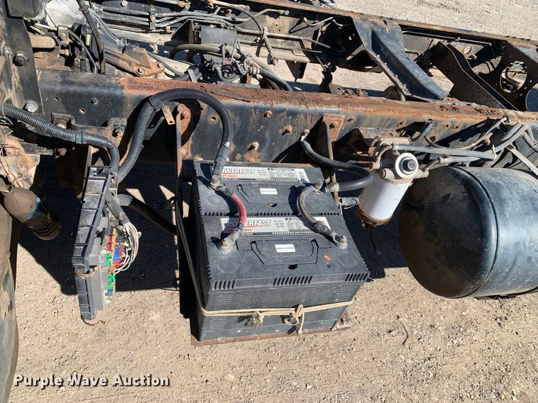 image for item MM9747 2005 UD Nissan UD1800CS  truck cab and chassis