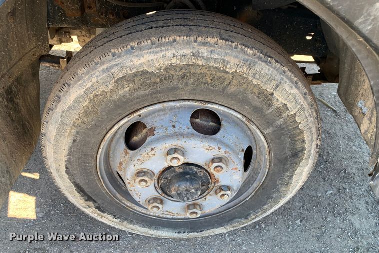 image for item MM9747 2005 UD Nissan UD1800CS  truck cab and chassis