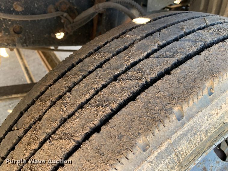 image for item MM9747 2005 UD Nissan UD1800CS  truck cab and chassis