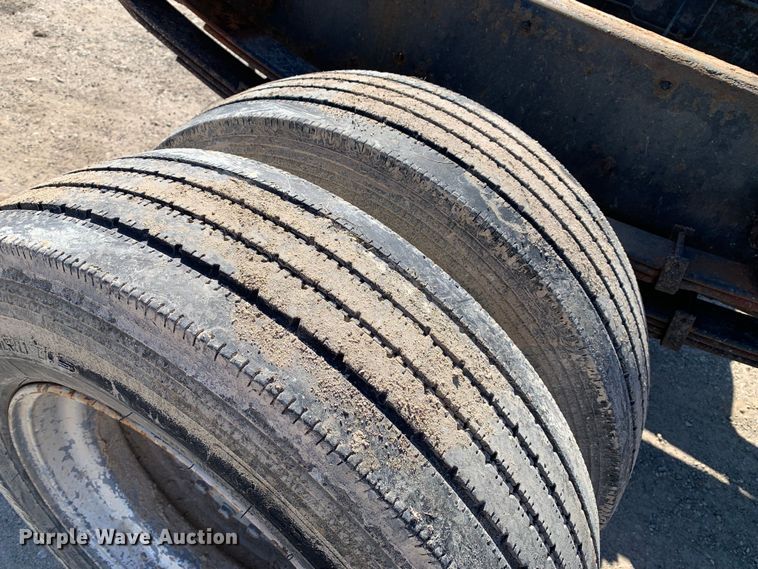 image for item MM9747 2005 UD Nissan UD1800CS  truck cab and chassis