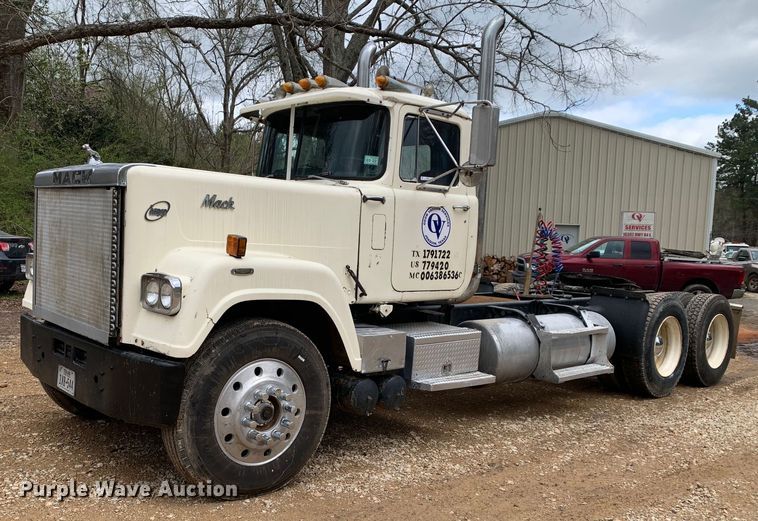 image for item MM9777 1982 Mack RWS754LST  semi truck