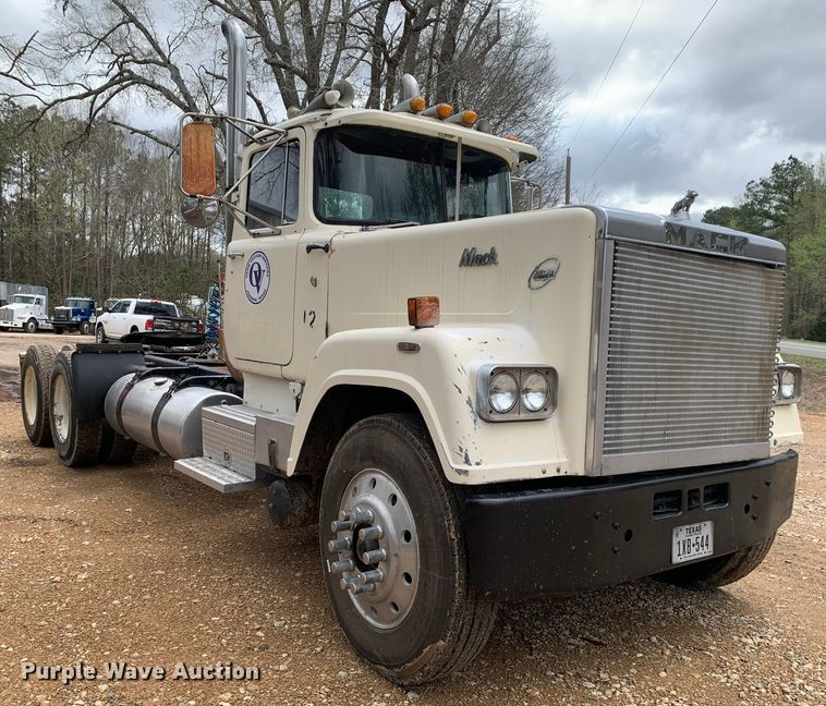 image for item MM9777 1982 Mack RWS754LST  semi truck