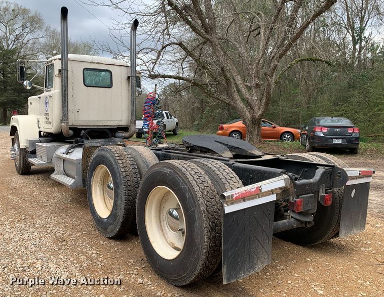 image for item MM9777 1982 Mack RWS754LST  semi truck