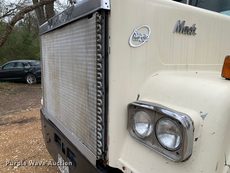 image for item MM9777 1982 Mack RWS754LST  semi truck