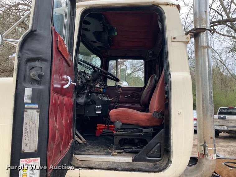 image for item MM9777 1982 Mack RWS754LST  semi truck