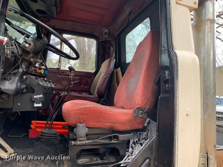 image for item MM9777 1982 Mack RWS754LST  semi truck