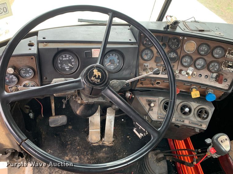 image for item MM9777 1982 Mack RWS754LST  semi truck