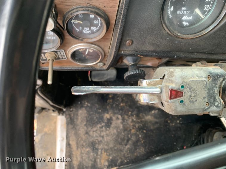 image for item MM9777 1982 Mack RWS754LST  semi truck