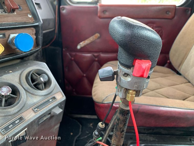 image for item MM9777 1982 Mack RWS754LST  semi truck