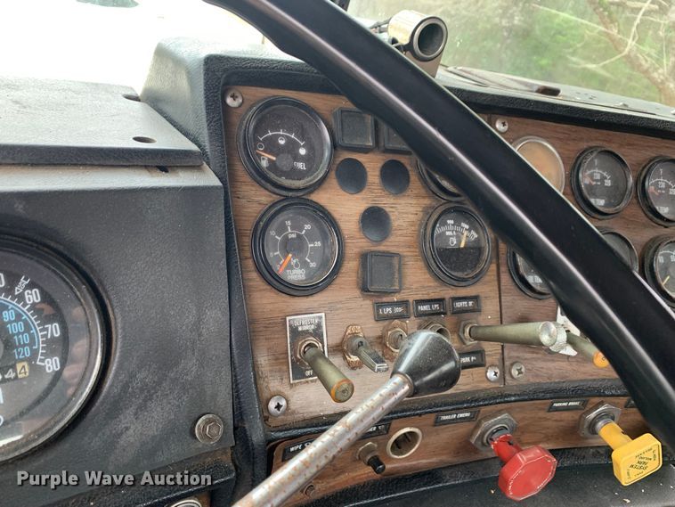 image for item MM9777 1982 Mack RWS754LST  semi truck