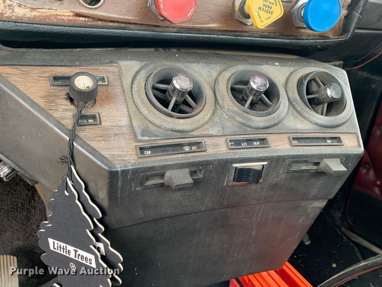 image for item MM9777 1982 Mack RWS754LST  semi truck