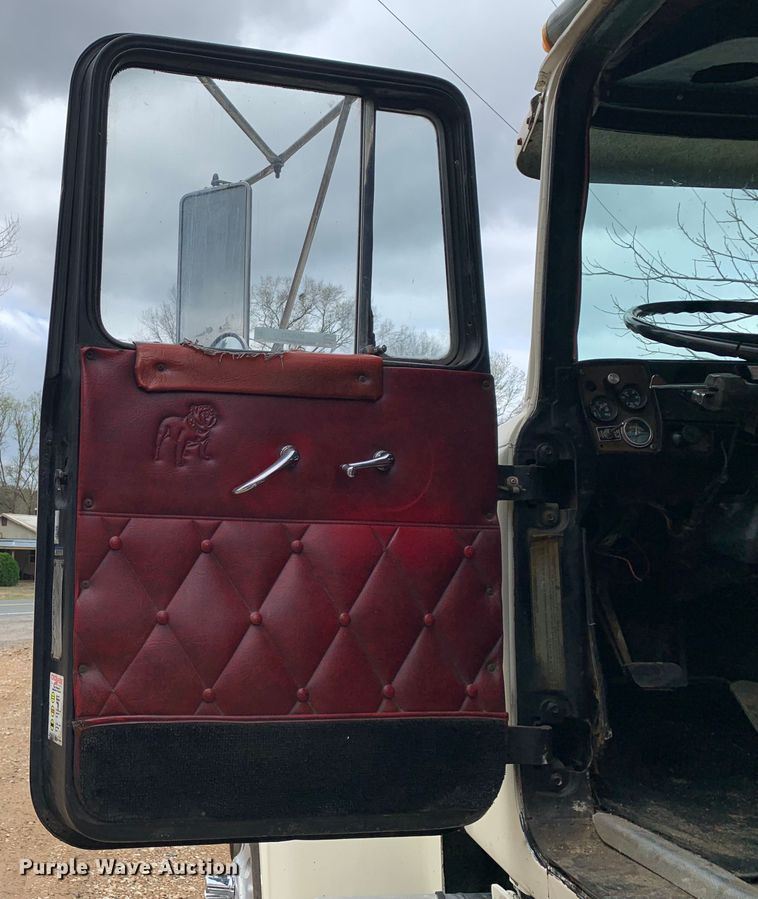 image for item MM9777 1982 Mack RWS754LST  semi truck