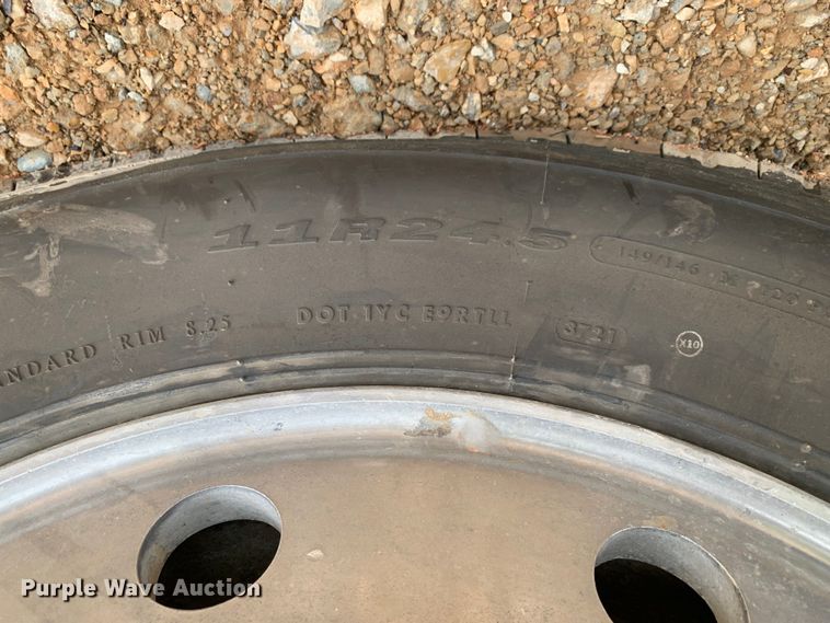 image for item MM9777 1982 Mack RWS754LST  semi truck