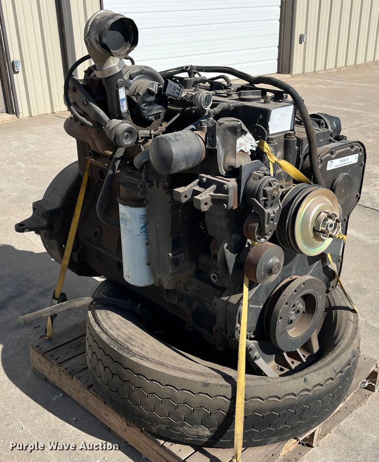 image for item MW9479 1999 Cummins C8.3-250G engine