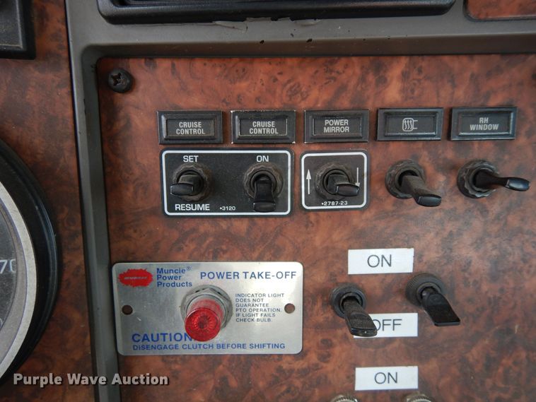 image for item DN6319 2003 Kenworth T300  rollback truck