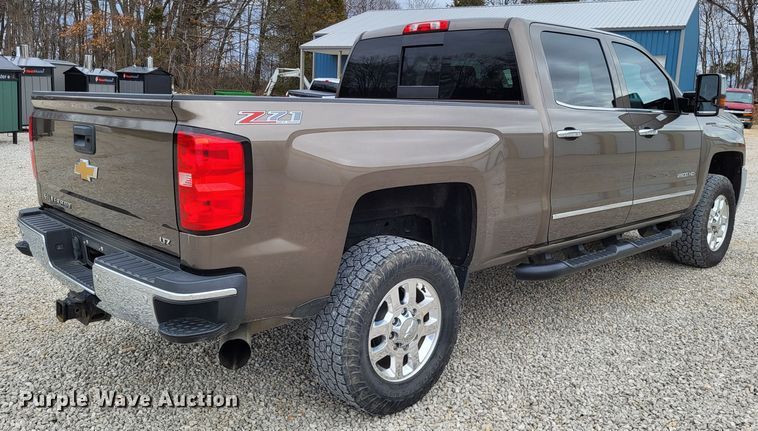 image for item DO3593 2015 Chevrolet Silverado 2500HD  Crew Cab pickup truck