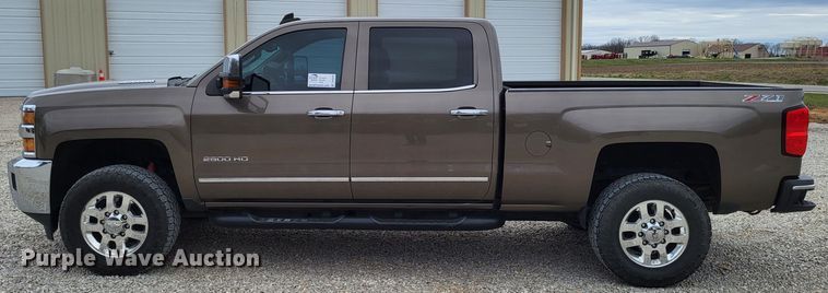 image for item DO3593 2015 Chevrolet Silverado 2500HD  Crew Cab pickup truck