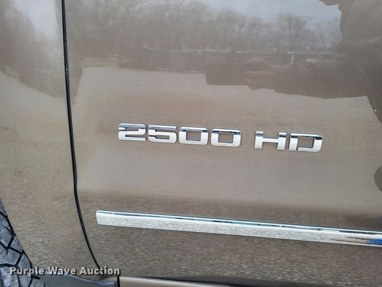 image for item DO3593 2015 Chevrolet Silverado 2500HD  Crew Cab pickup truck